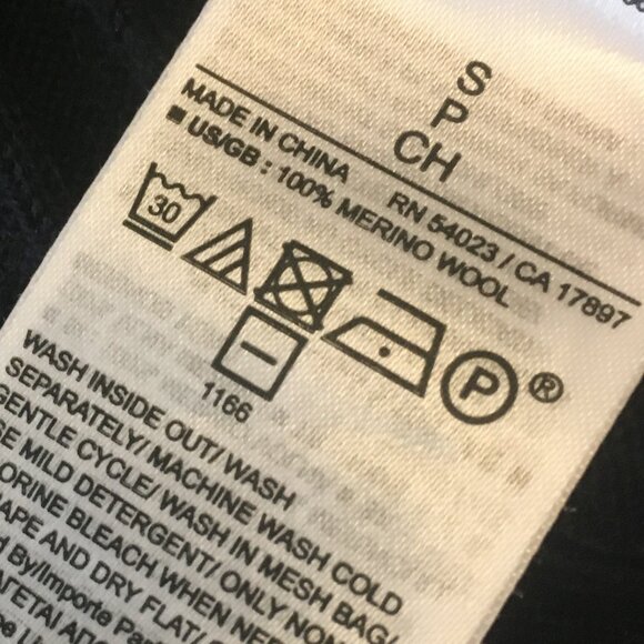 100% Merino wool navy blue Banana Republic half sleeve sweater (size small) - Picture 5 of 7